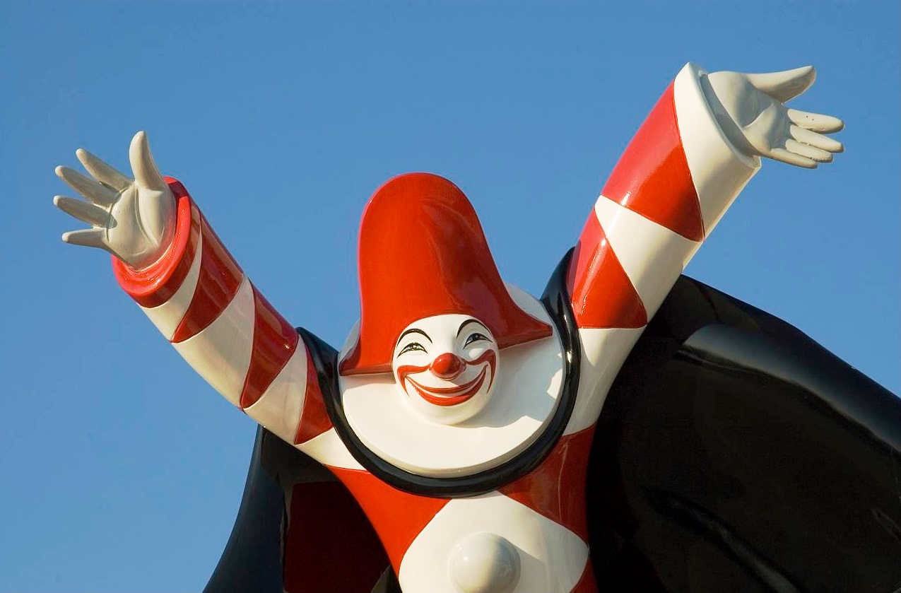 Karnevalkarren an der Strandpromenade in Viareggio Toskana