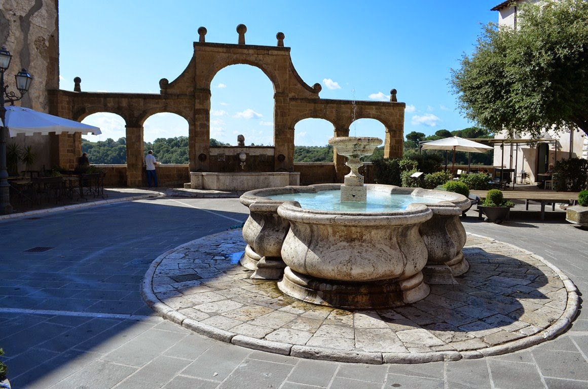 Pitigliano Fontana Brunnen Maremma Toskana