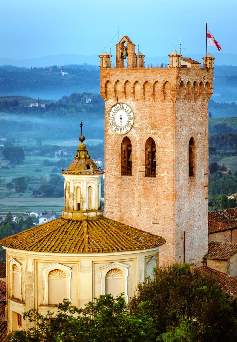Glockenturm der Kathedrale in San Miniato, Toskana