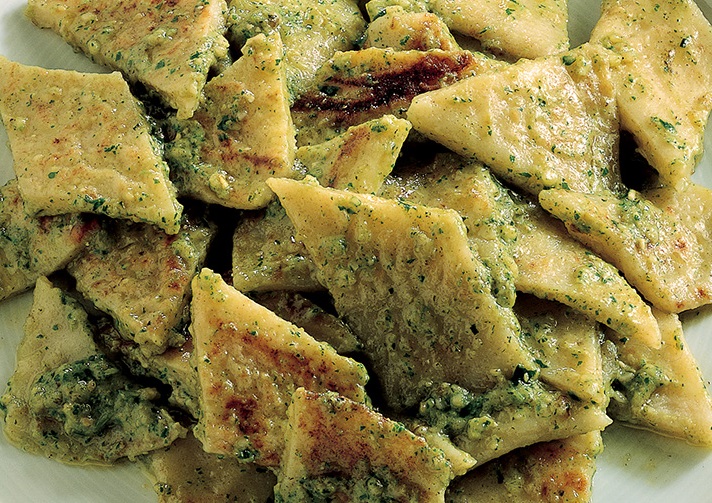 Testaroli - streekgerecht uit Lunigiana, Toscane testaroli, Pontremoli, Lunigiana, Toskana