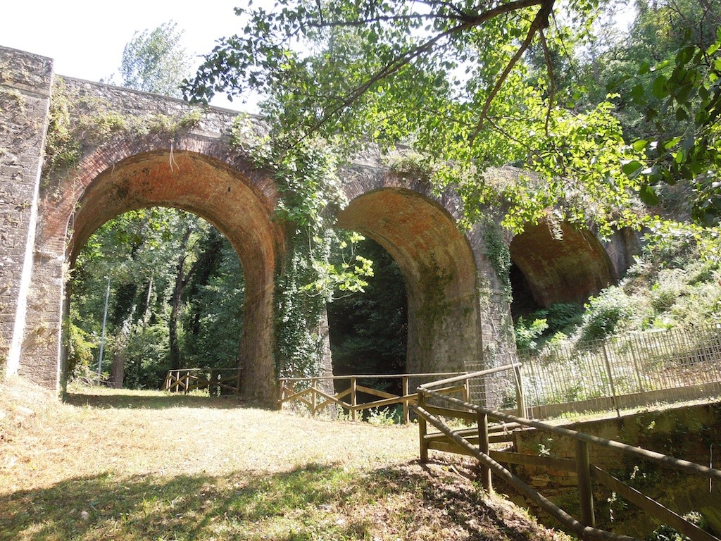 Wandelroute Leonardo da Vinci, viaduct - Toscane