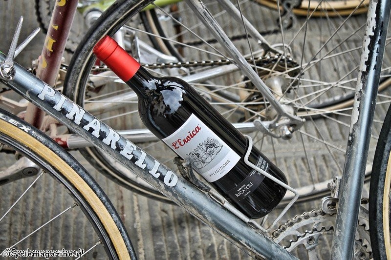 Chiantiwein beim Eroica Fahrradwettrennen Toskana