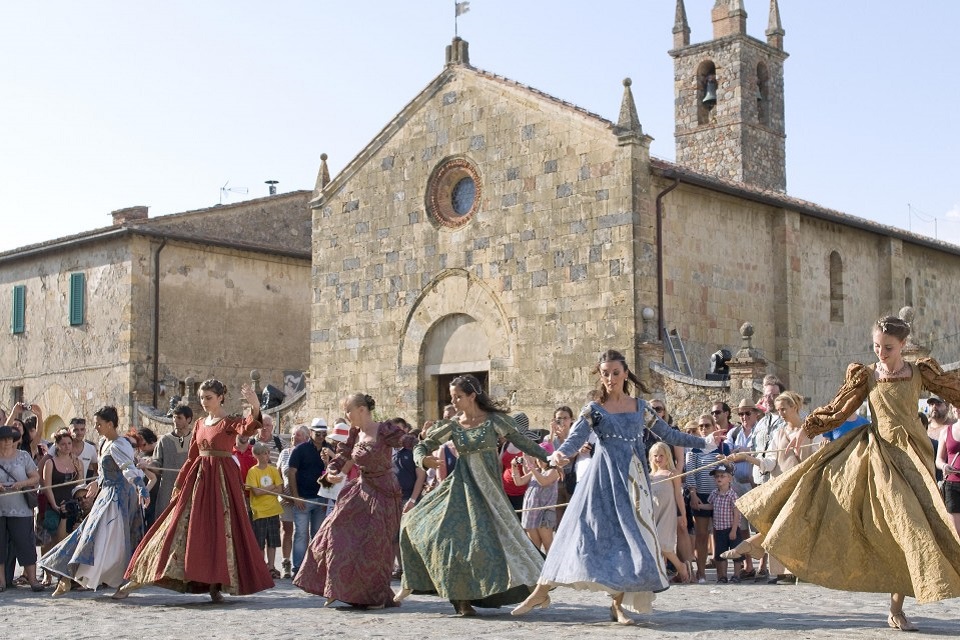 Monteriggioni, Siena, Toskana, Die Frau