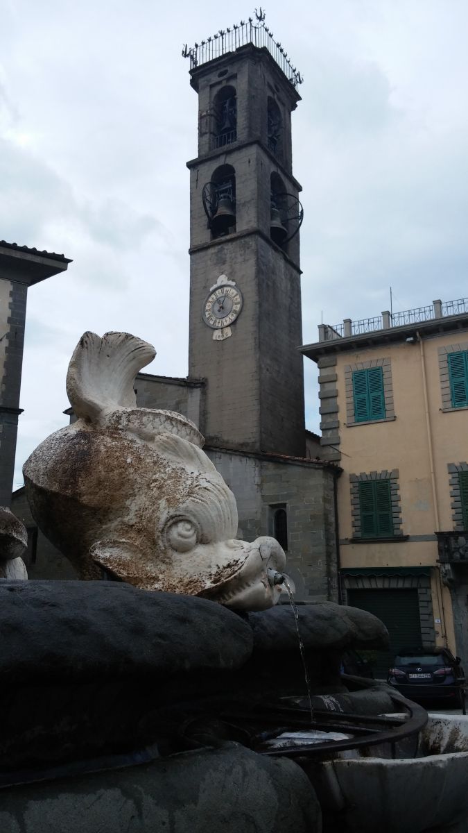 Marktplatz in Fivizzano, Garfagnana, Toskana