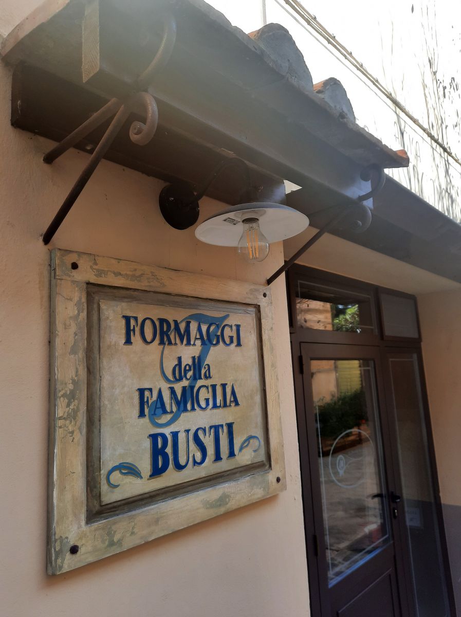 Busti Formaggi, Grotta di Stagionatura, Lari, Toskana