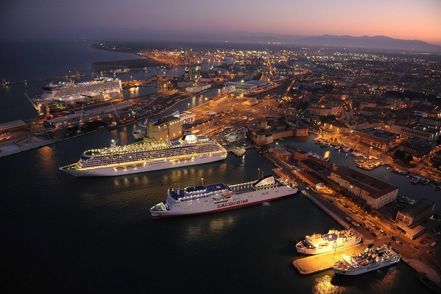 Livorno Hafen Fähren Elba, Sardinien Toskana Urlaub