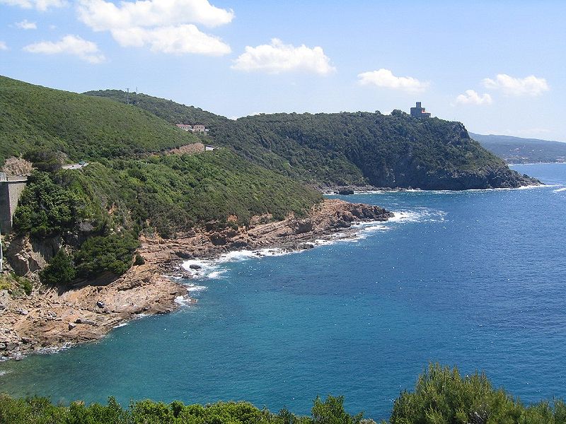 Felsenküste südlich von Livorno Toskana