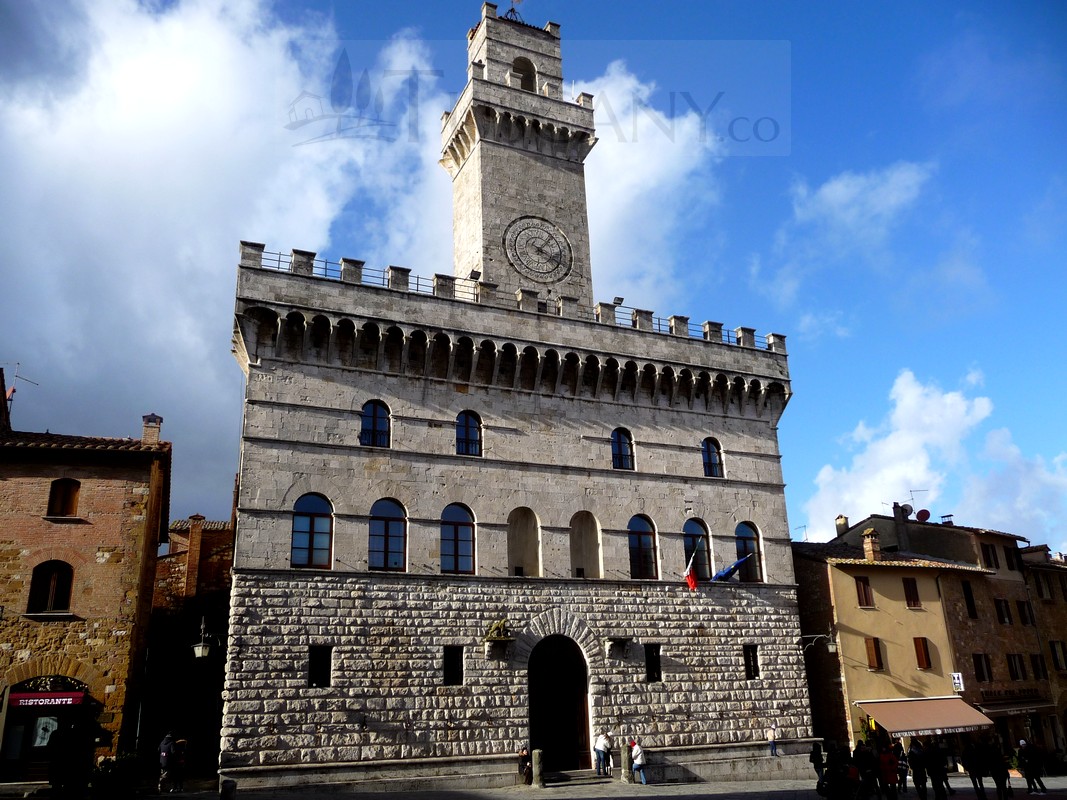 Montepulciano Palazzo Comunale Siena Toskana Ferienwohnungen