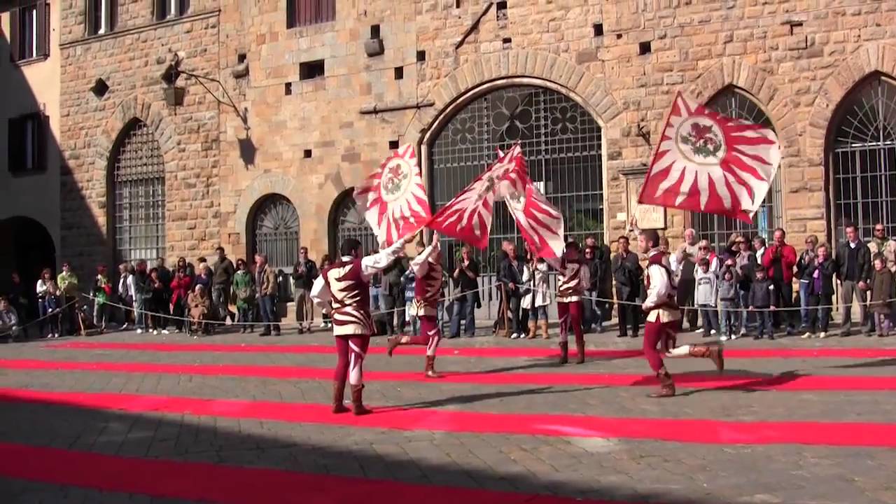 Volterra Schutzpatronfest auf dem Piazza dei Priori